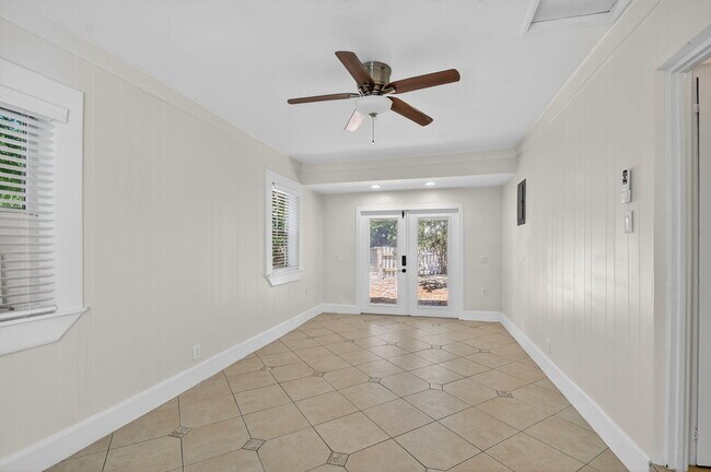 Building Photo - 5009 Spruce Ave