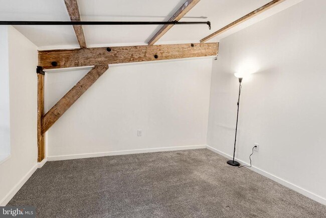 Building Photo - 303 Vine St