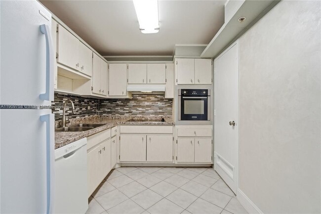 Building Photo - 400 Kings Point Dr