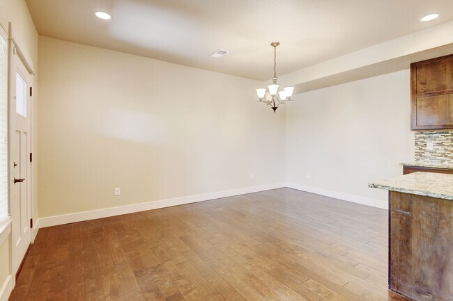Building Photo - 2107 Sandbur Dr