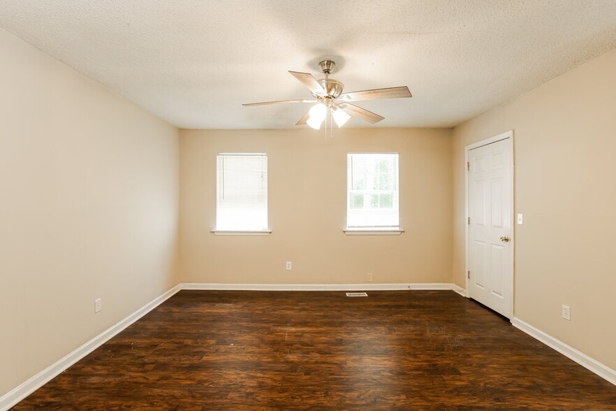 Building Photo - 3504 S Hopkins Ct