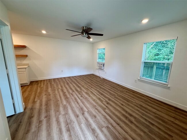 Building Photo - 520 McGuire Ln