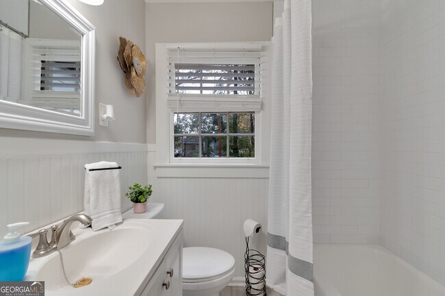 Building Photo - 94 Cochran Rd SE