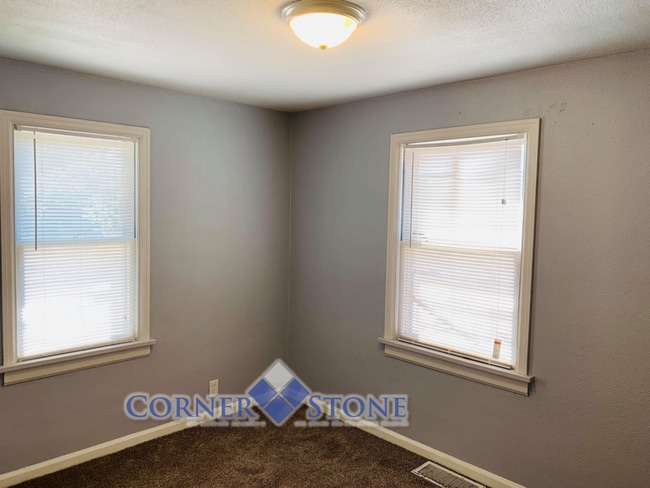 Building Photo - Charming Home with Large Detached Garage!