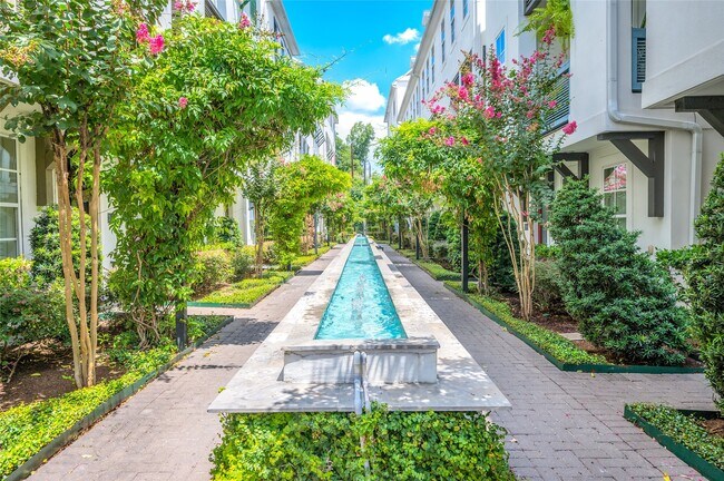 Building Photo - 266 E 28th St