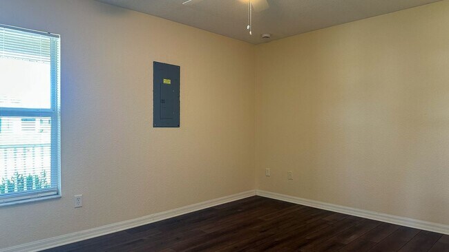 Building Photo - 6944 Rosemont Dr