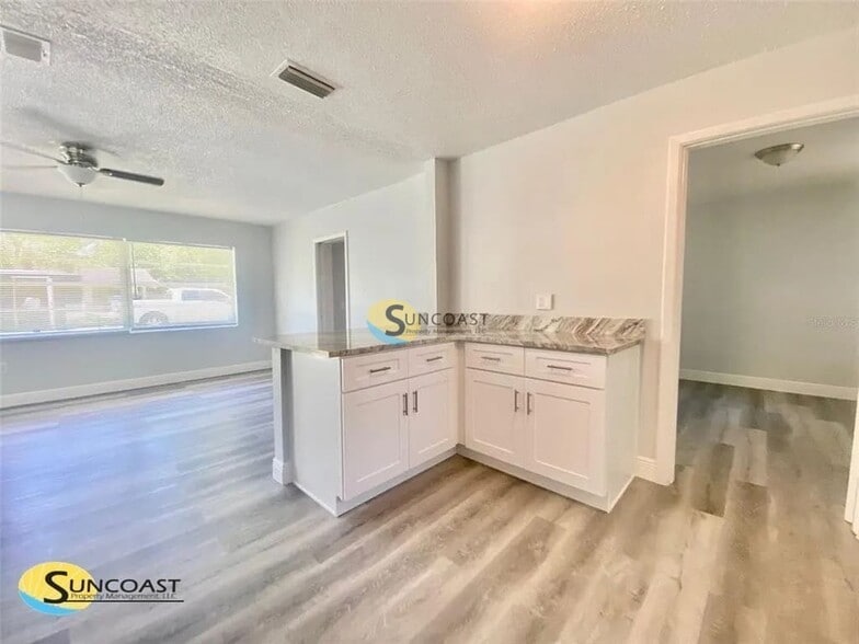 Building Photo - 1419 NE 25th Pl