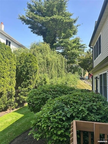 Building Photo - 302 Grand Ridge Dr