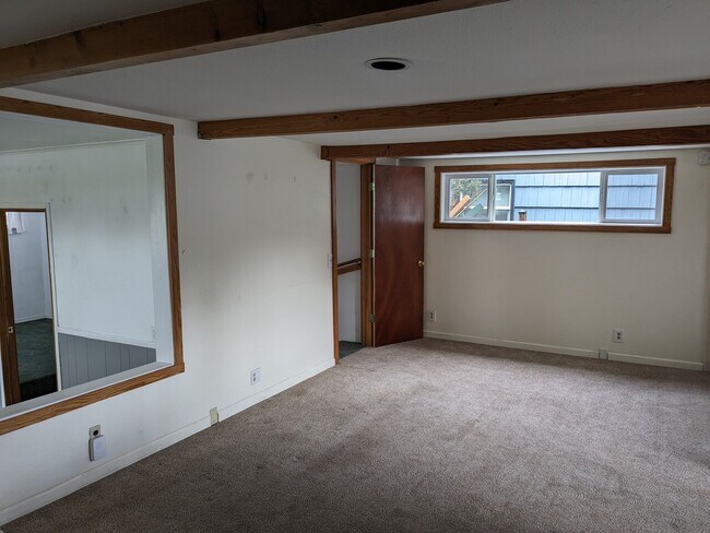 Building Photo - 1005 Clark