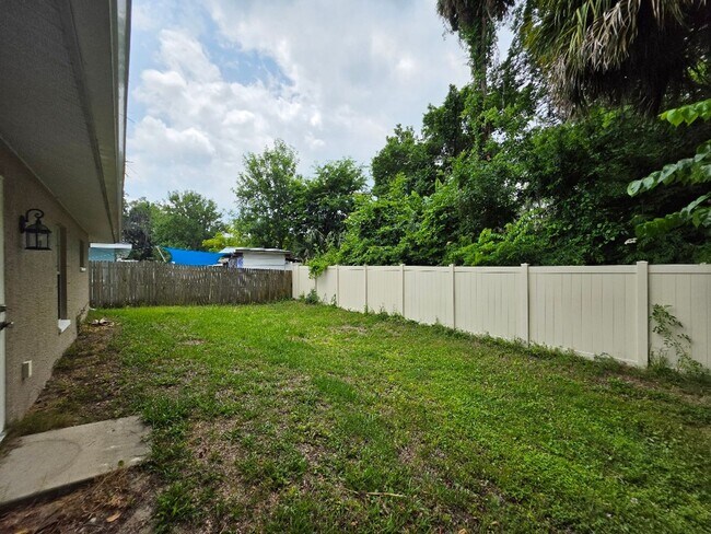Building Photo - Beautiful 3 Bedroom 2 Bathroom Daytona Beach Home