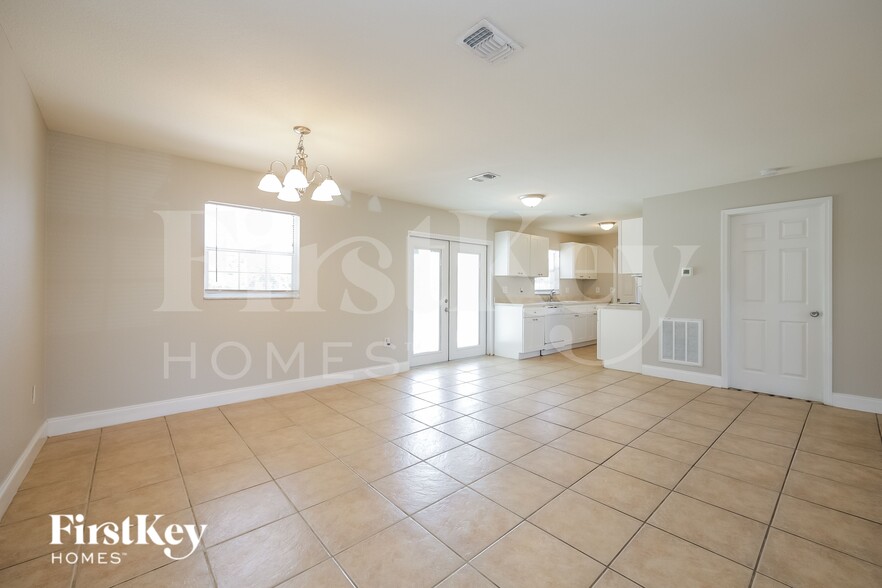 Building Photo - 2326 Barcelona Ave