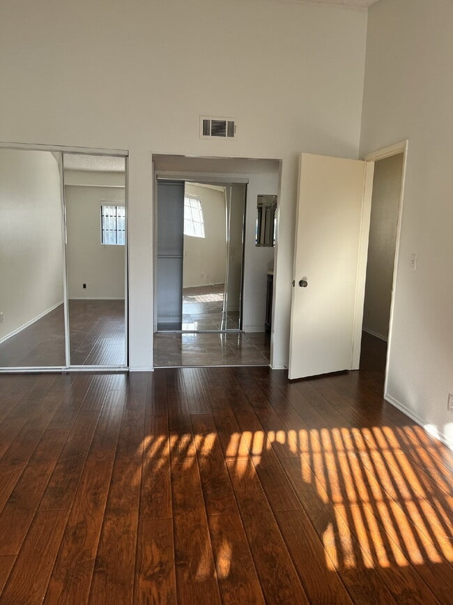 Building Photo - 480 Las Palomas Dr