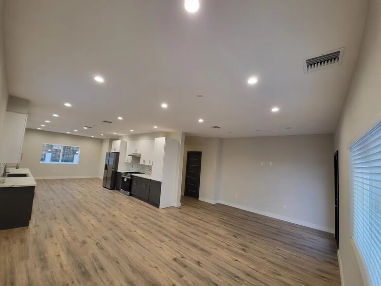 Building Photo - 10934 Nettleton St