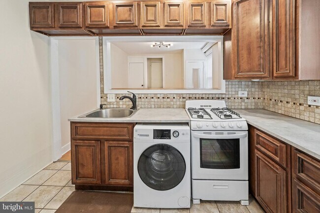 Building Photo - 2223 Frankford Ave