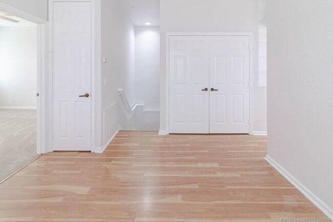 Building Photo - 356 SE Bloxham Way