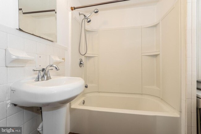 Building Photo - 212 E Broad St