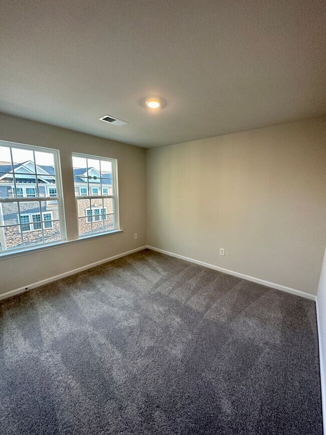 Building Photo - Elegant Townhome located in Ballantyne!