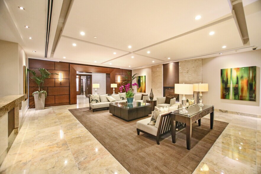 Building Photo - 5047 Scholarship