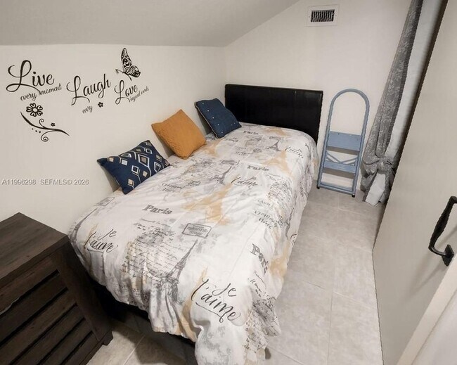 Building Photo - 1016 Via Jardin