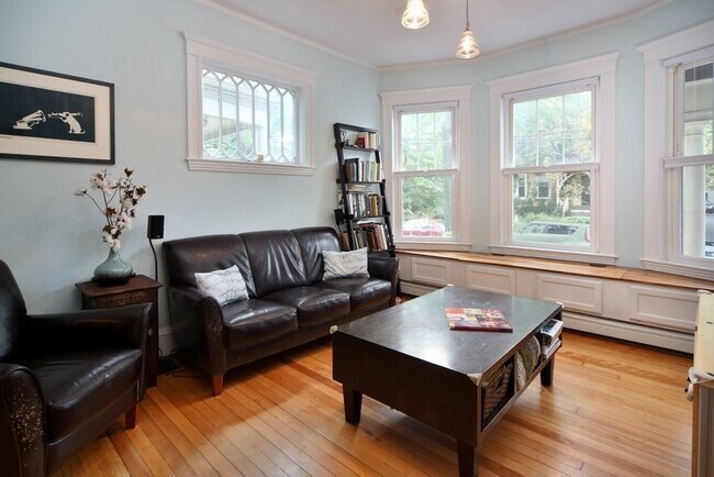 Building Photo - 38 Maple Ave