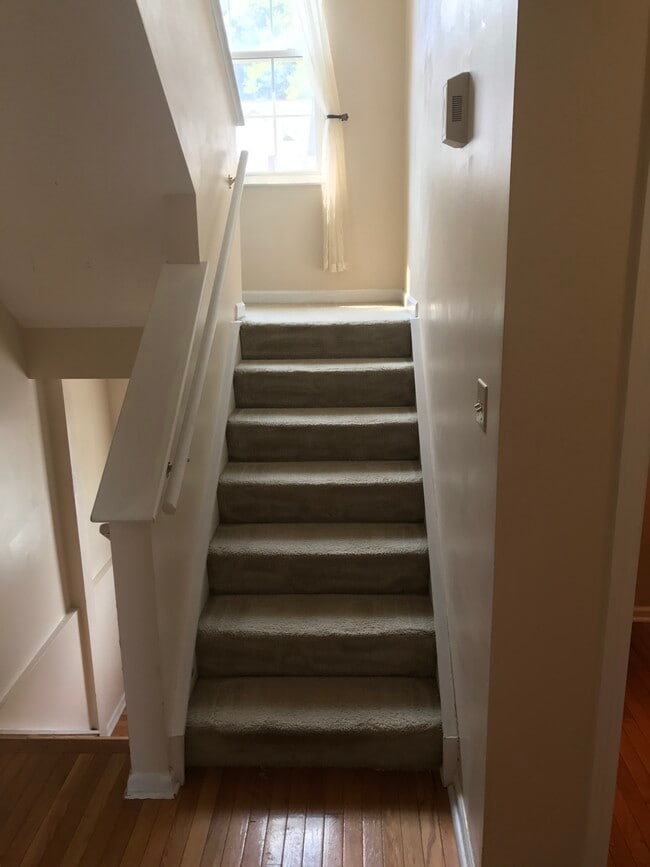 Building Photo - 106 Cathedral Ct