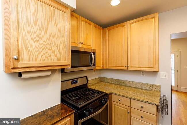 Building Photo - 809 Kentucky Ave SE