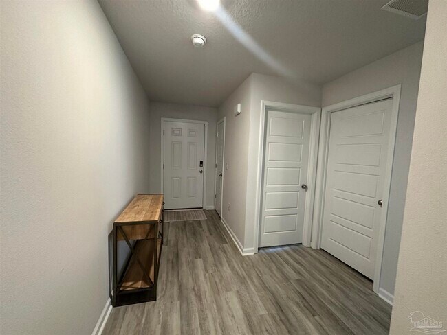 Building Photo - 5911 Laurel Oak Dr