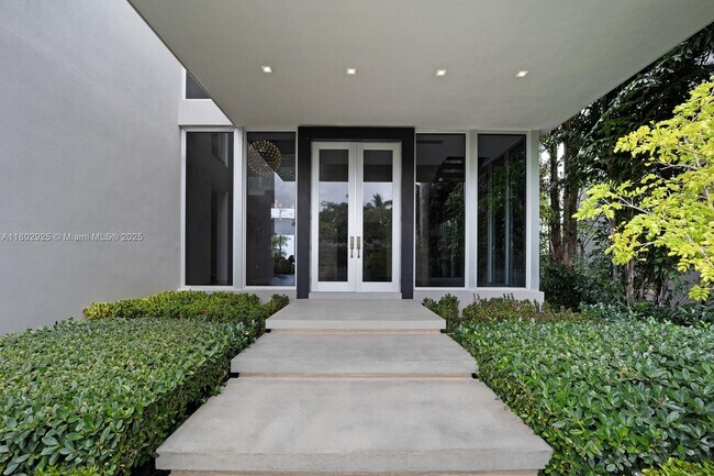 Building Photo - 1379 N Venetian Way