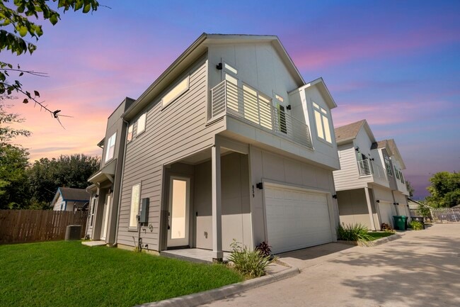 Building Photo - 861 Prosper St