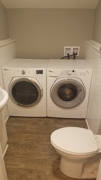Half bath/Laundry - 312 SW Pleasant St
