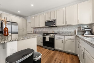 Building Photo - 1321 Ortega St