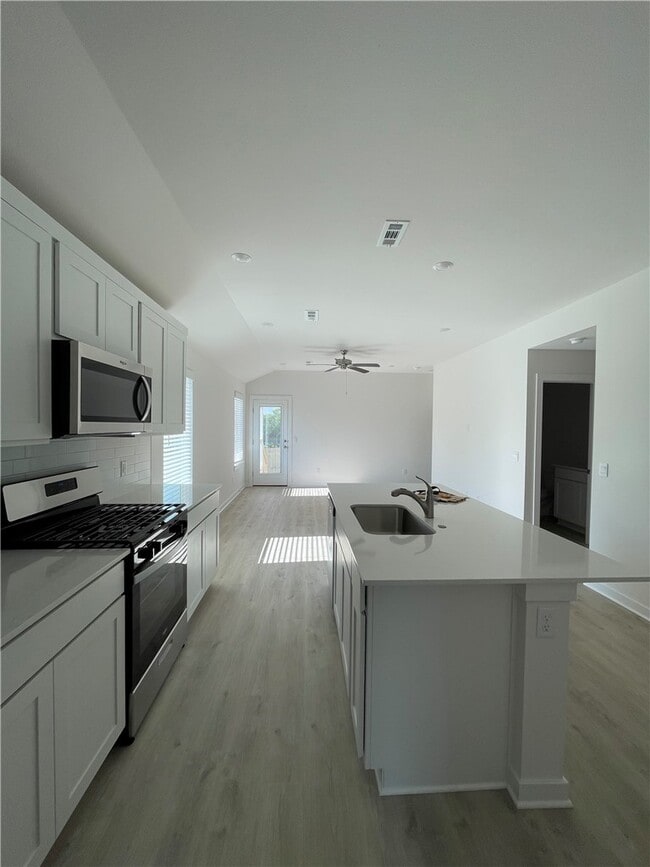 Building Photo - 2650 N Snowball Dr