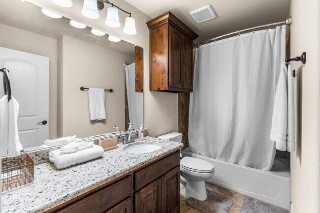 Building Photo - 1225 Pebblebrook Ln