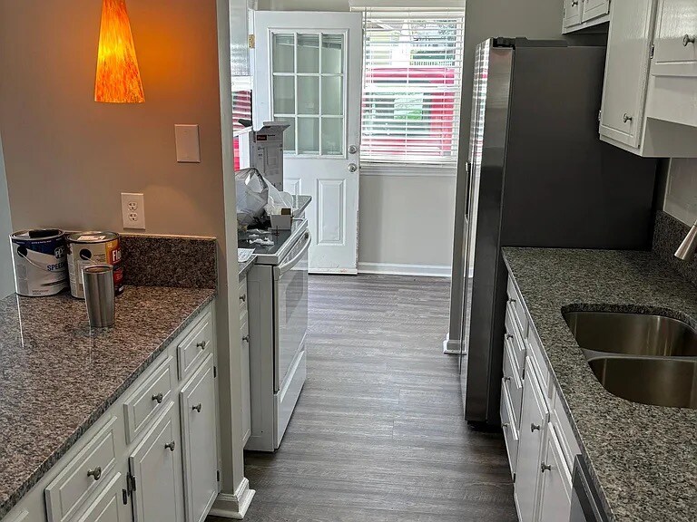 Building Photo - 2428 Birnen Dr