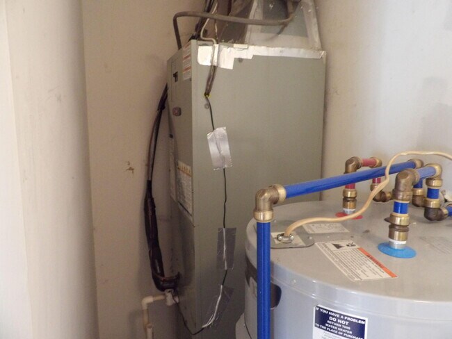 Building Photo - 114 Potomac Ct