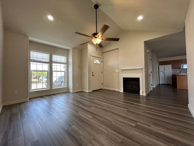 Building Photo - 938-940 Boardwalk Ave #14375