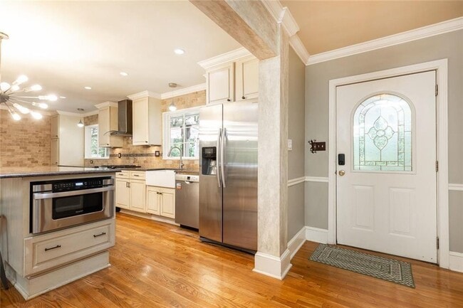 Building Photo - 3943 Lake Forrest Dr NE