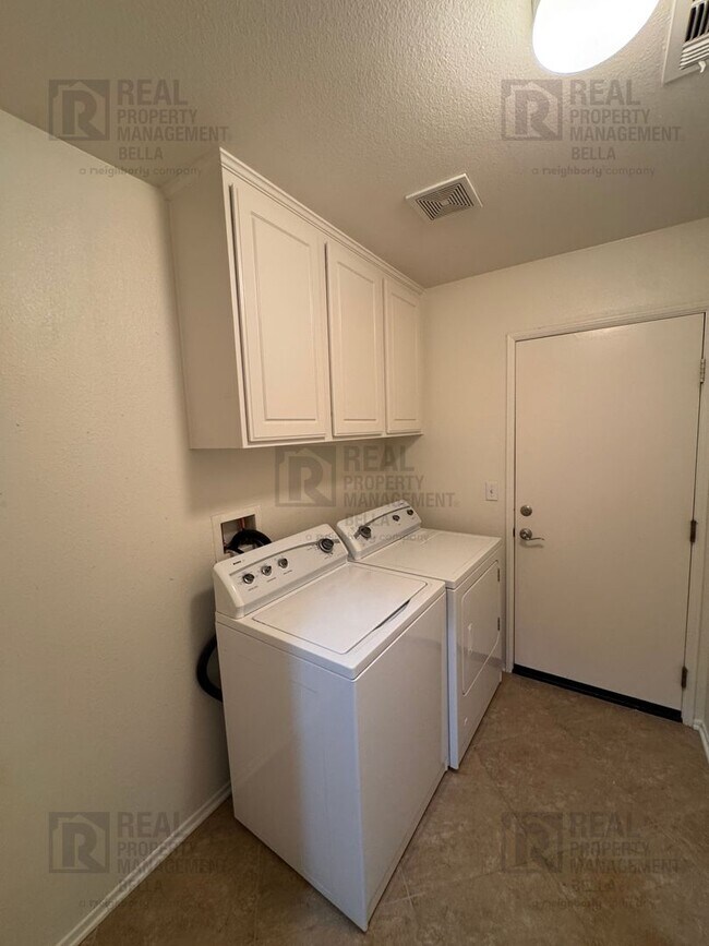 Building Photo - 756 Conlon Dr