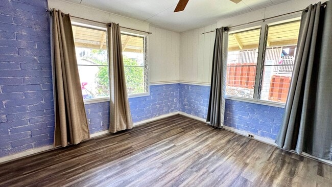 Building Photo - Available NOW - 3 Bedroom, 2 Bath, with a ...