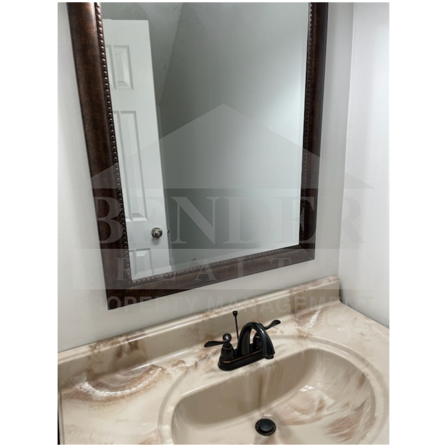 Building Photo - Emmyllie Ct- 130/132