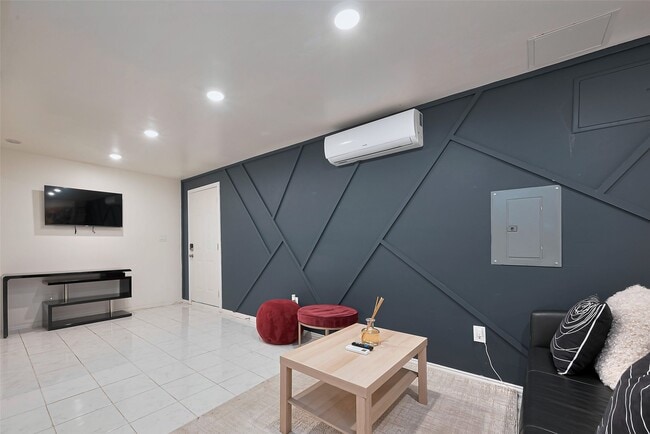 Building Photo - 5114 Grantwood St