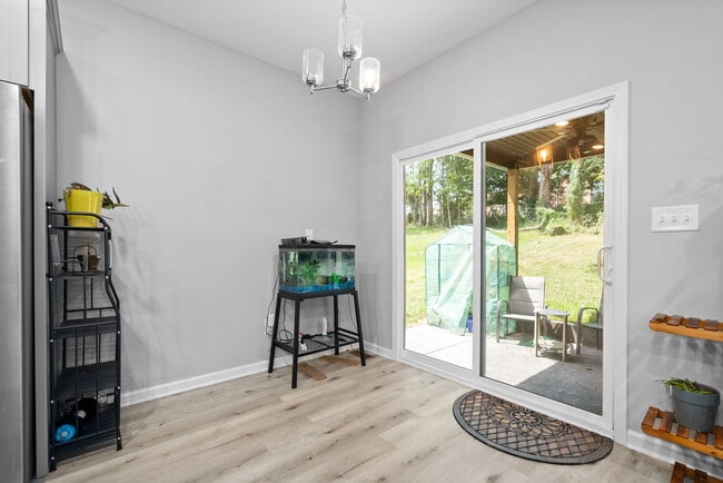 Building Photo - 418 Oak St