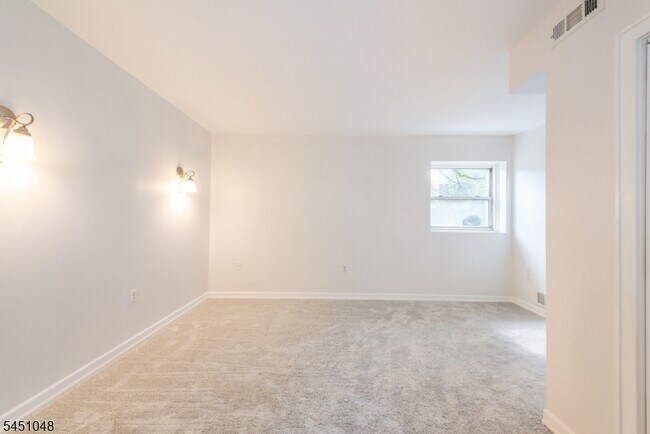 Building Photo - 15 Glenridge Ave