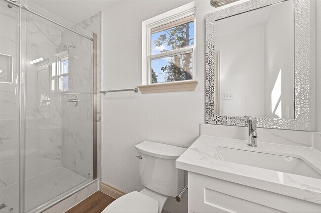 Building Photo - 1823 Chippendale Rd