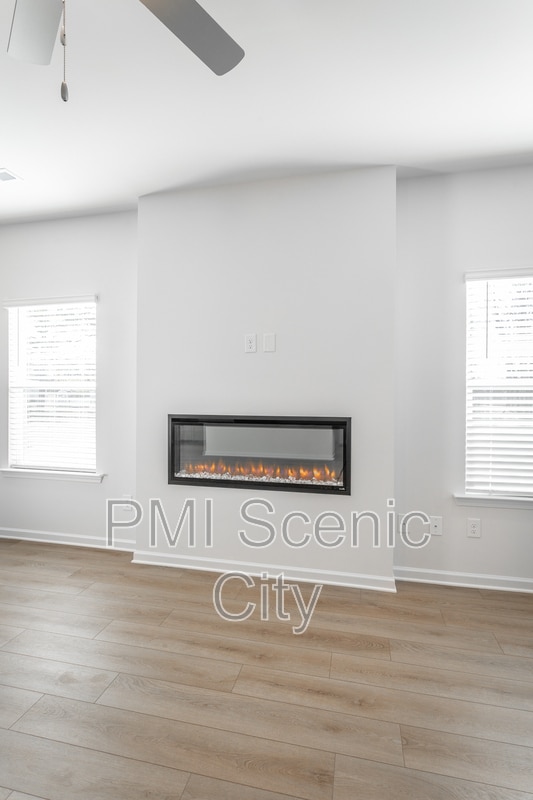 Building Photo - 8836 Meadowvale Ct