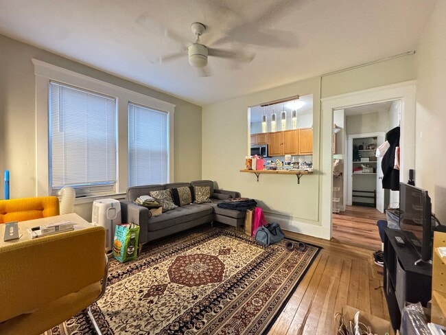 Building Photo - Charming 2BR in East Rock | Hot Water Included | Walk to Yale & SOM