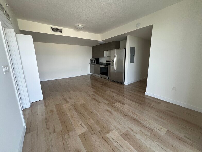 Building Photo - 1524 NE Miami Pl