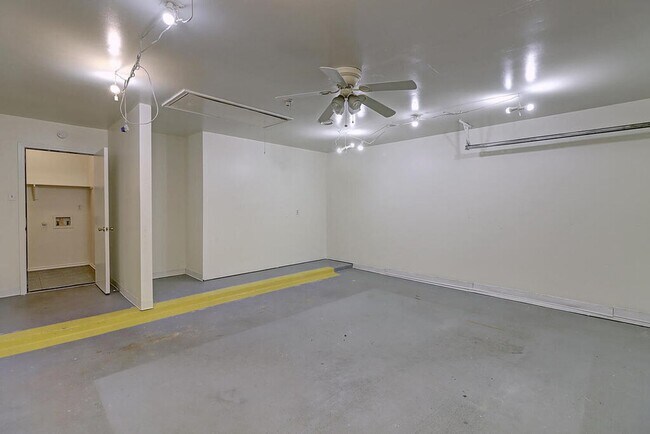 Building Photo - 7933 Elk Dr