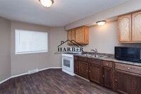 Building Photo - Remodeled 2 Bedroom Main Level Apartment