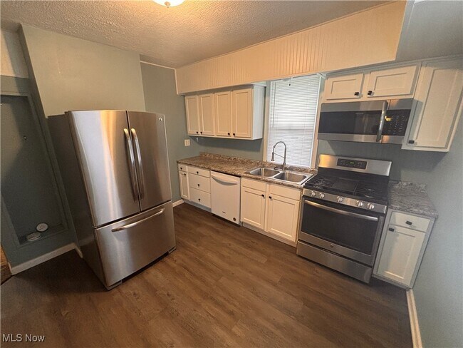 Building Photo - 1453 Woodbirch Ave